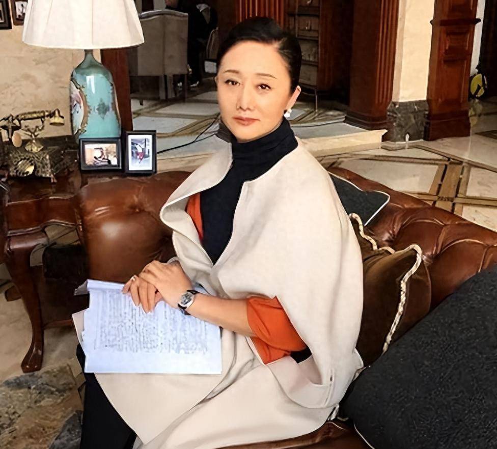 在这段时间里,赵丽娟全身心地投入到了家庭生活中.她细心照顾自己