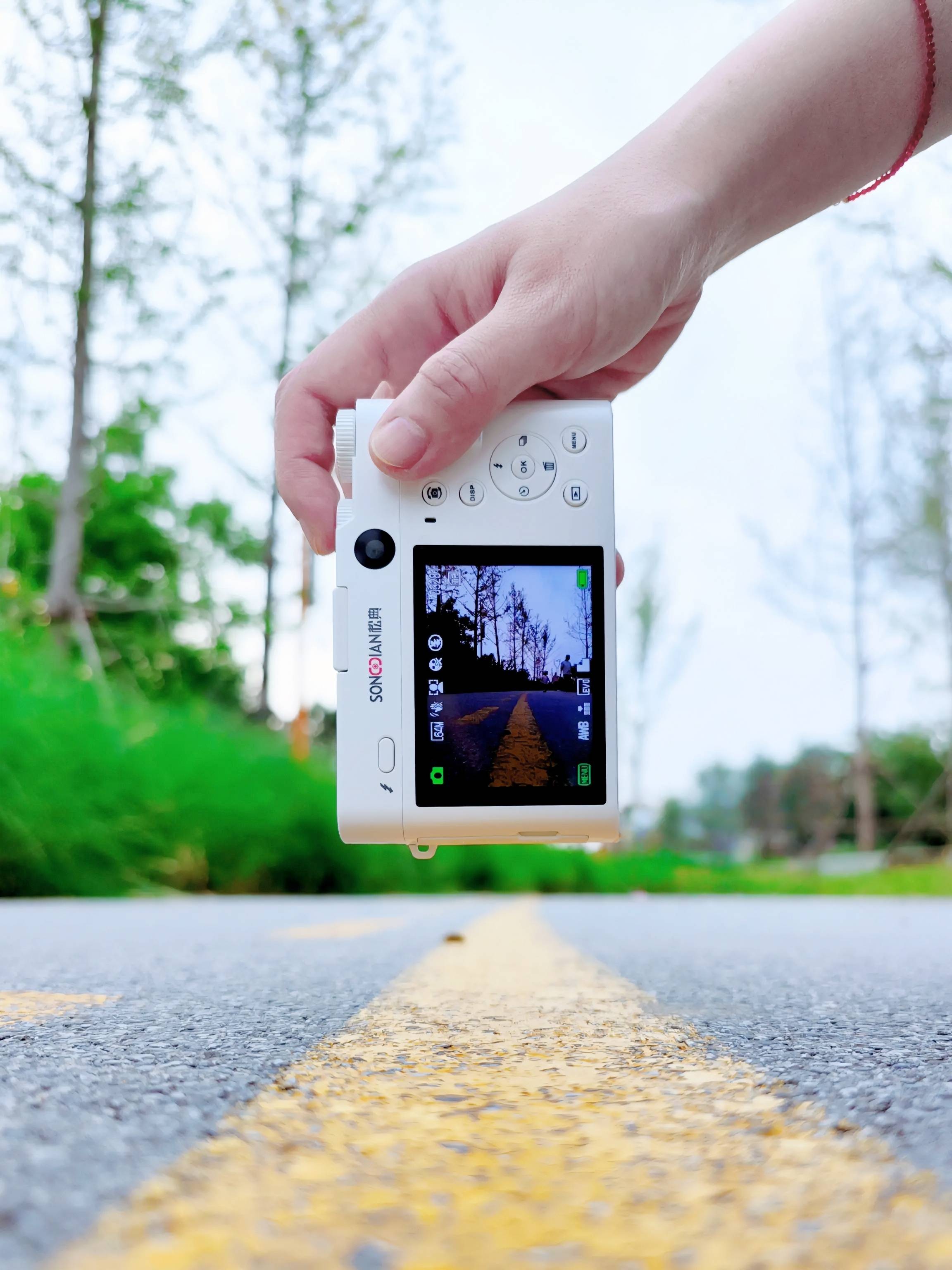 三百块,装下整个青春?松典DC218:从此,你的青春有图有真相!