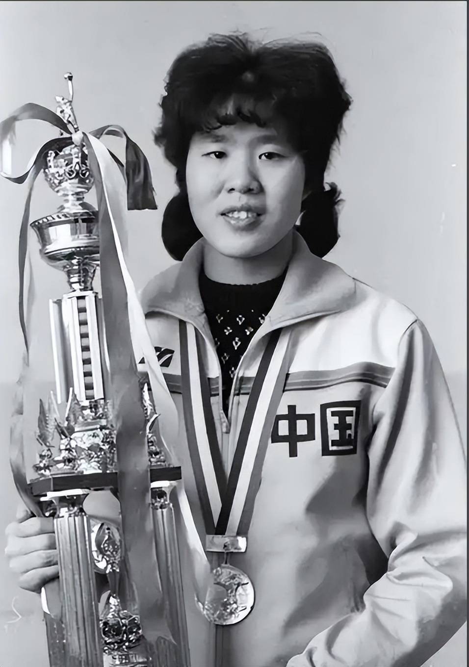 面相变了!64 岁郎平从 "铁榔头" 到"整容狂魔",夸张到差点认不出