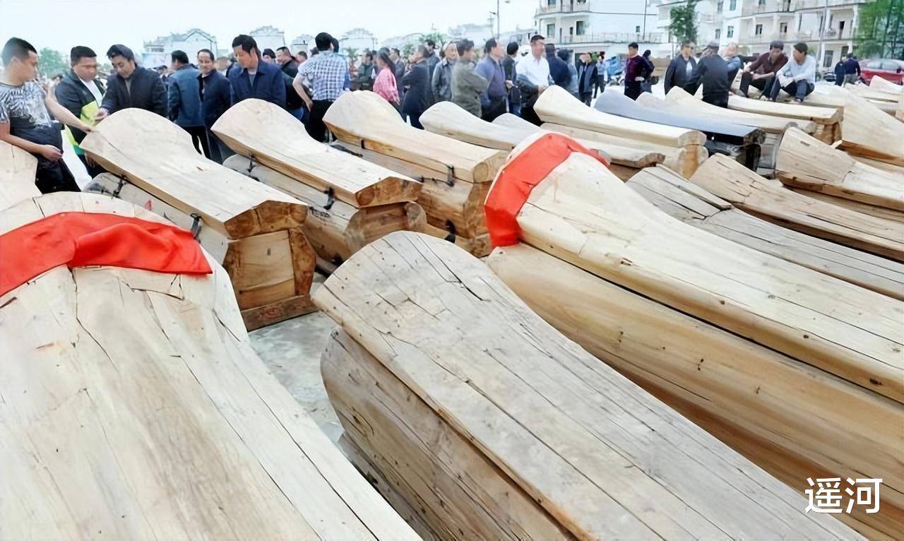 历史上死了那么多人都是土葬,为何现在没多少坟墓?说出来别不信