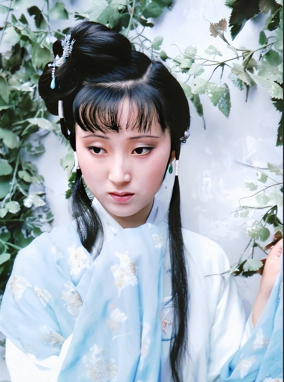 林黛玉的真实结局,比死亡更悲情,曹雪芹用一句诗揭示出来