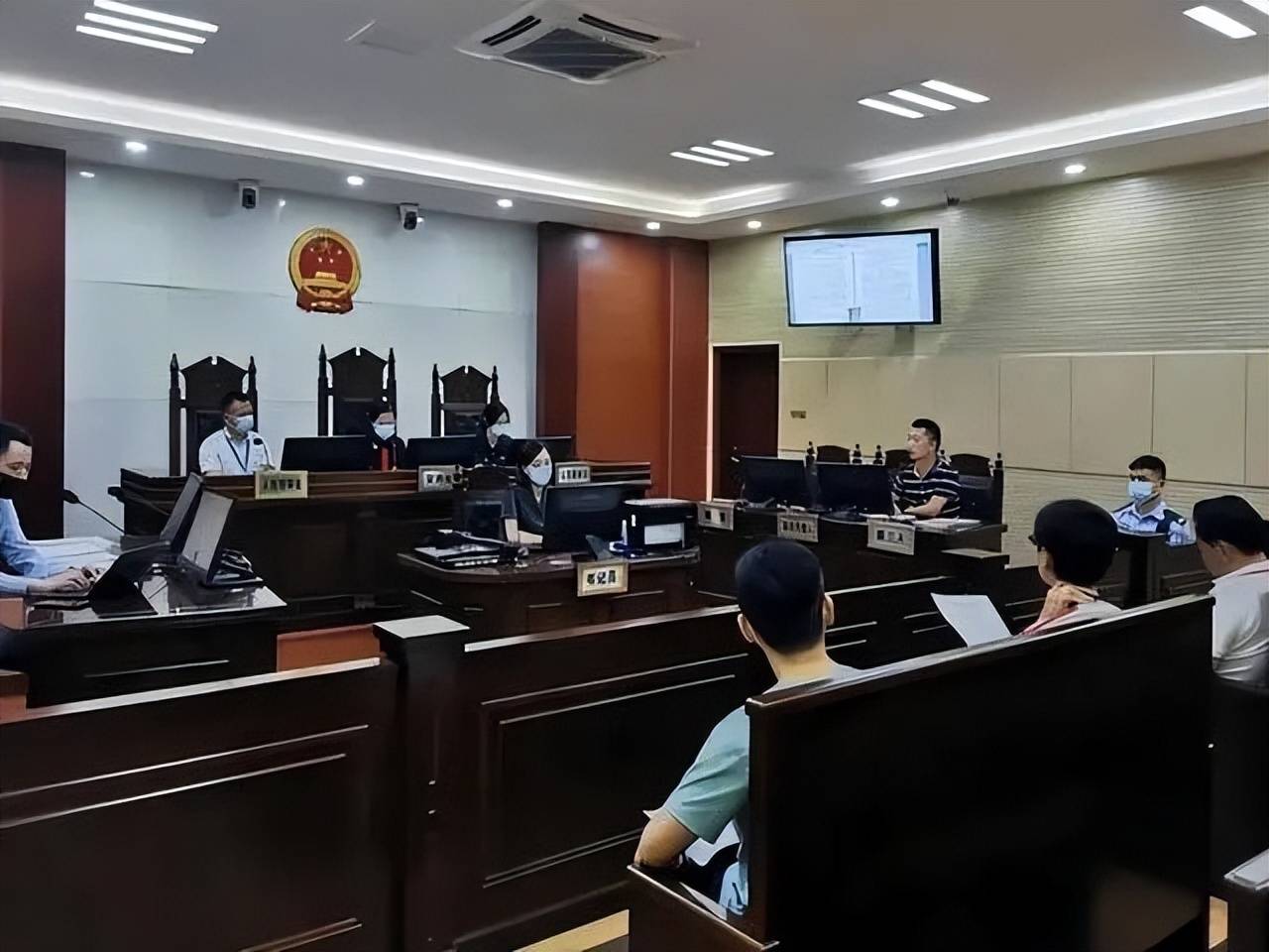 Gửi 70 tỷ đồng vào ngân hàng, 5 năm sau chỉ còn vỏn vẹn 125.000 đồng: Cảnh sát tuyên bố "ngân hàng vô tội", người đàn ông mất trắng- Ảnh 5.