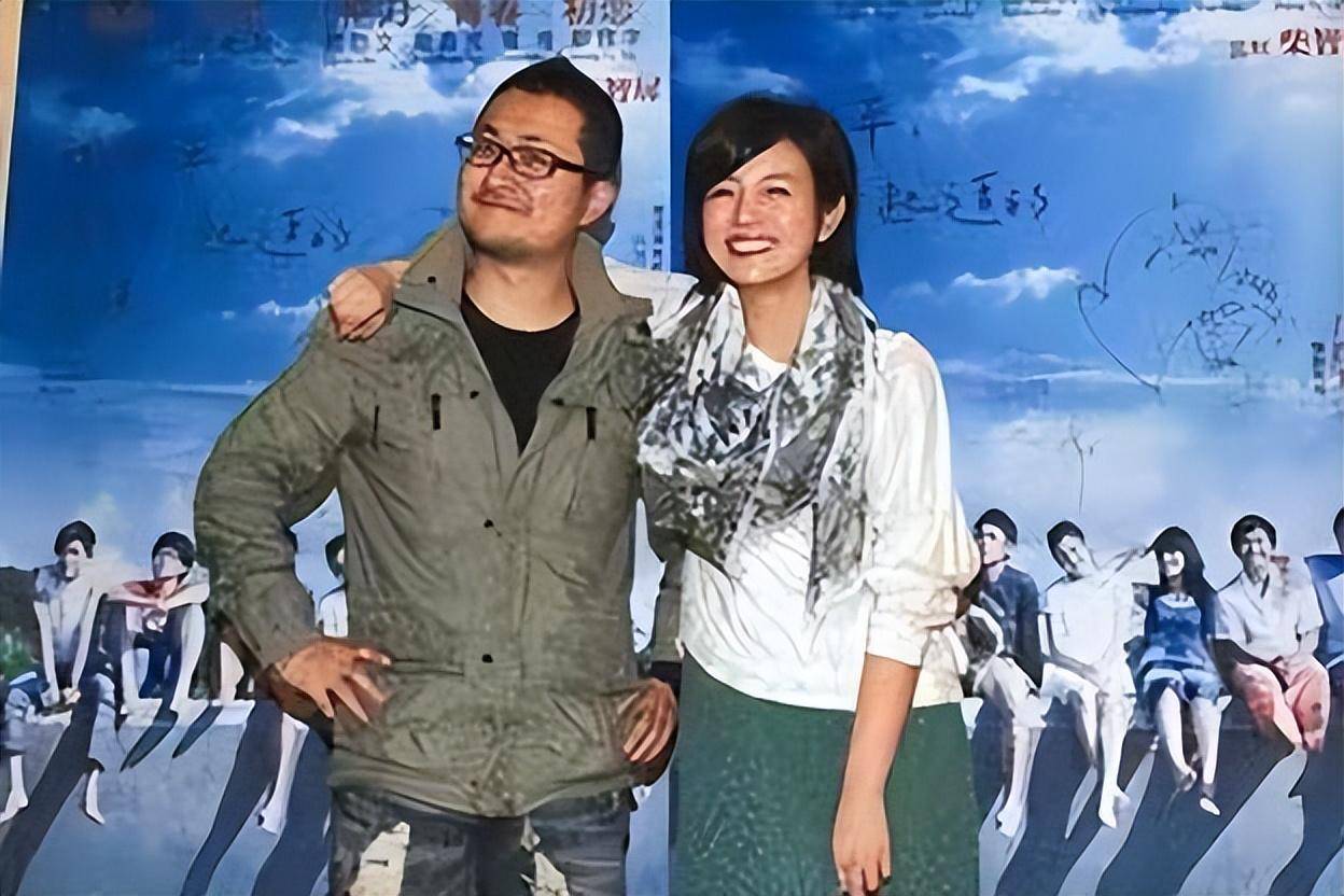 首先是在音乐会上,作家九把刀展示了一本&34集邮册&34,里面全是陈妍希