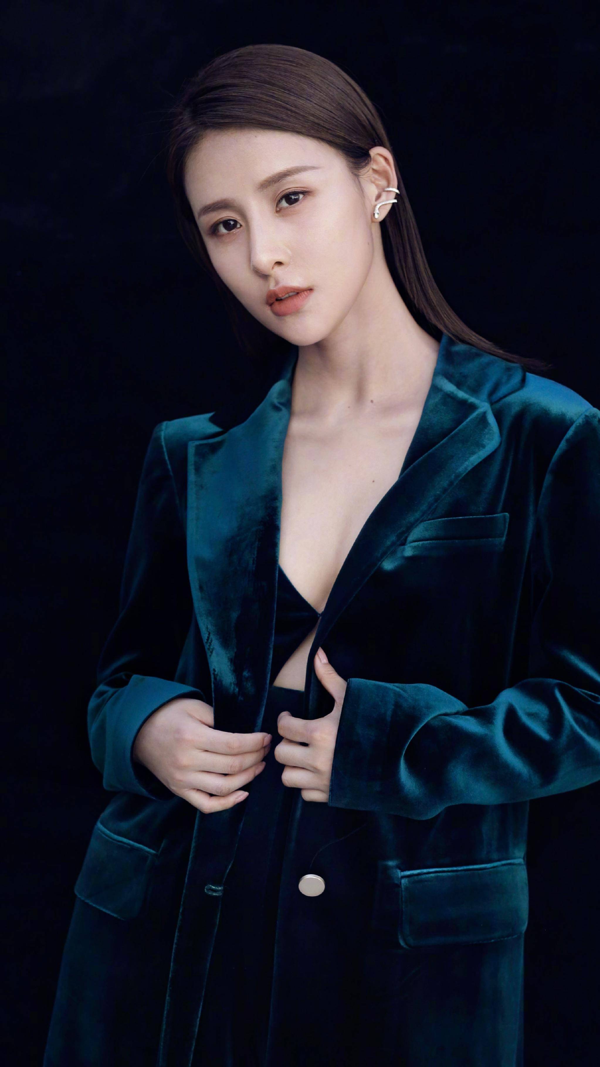原创贾青身材真不错难怪能和王丽坤老公传出绯闻