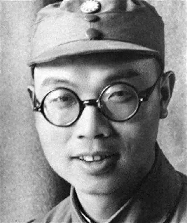 35岁新四军巨头,为不拖累战友举枪自尽,唯一儿子成为海军少将