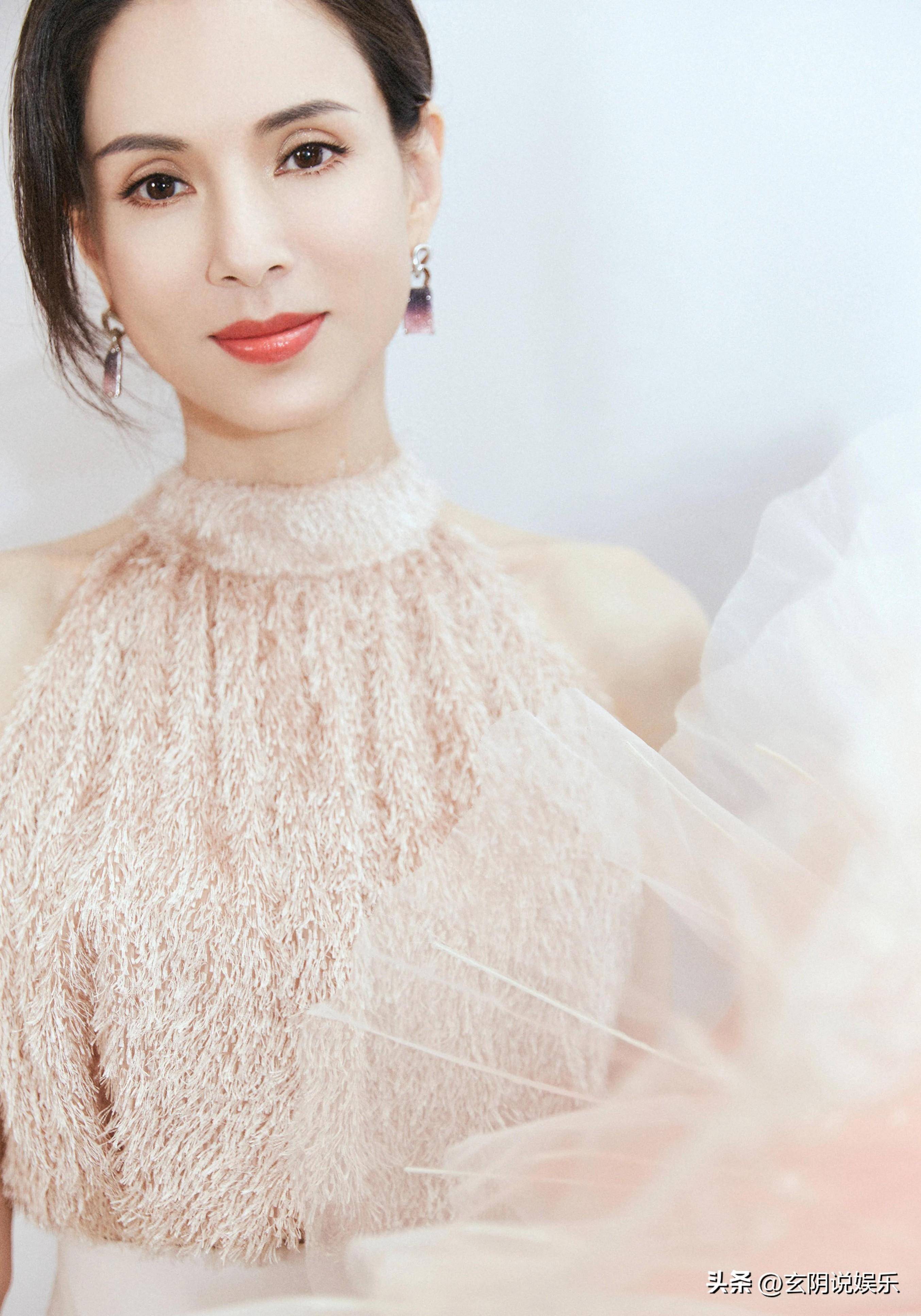 演员李若彤,和富商同居10年被分手,56岁结婚靠缘分