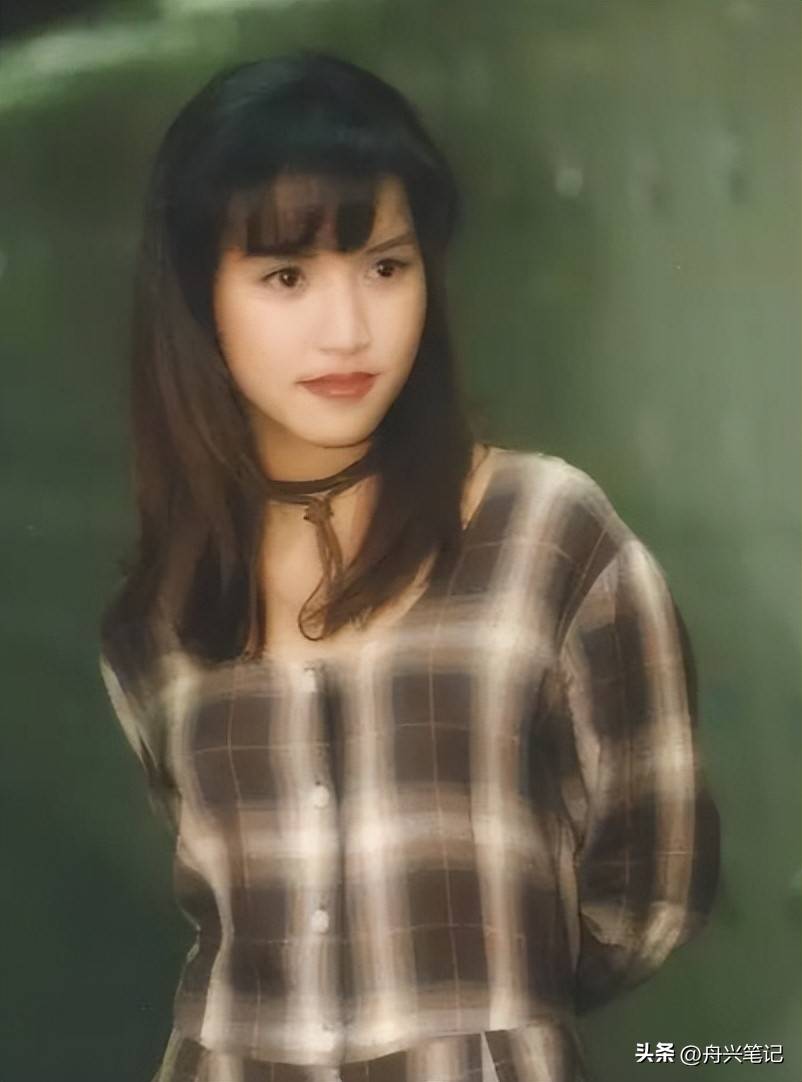 这首歌曲由著名音乐人卢东尼作曲,黎瑞恩演唱