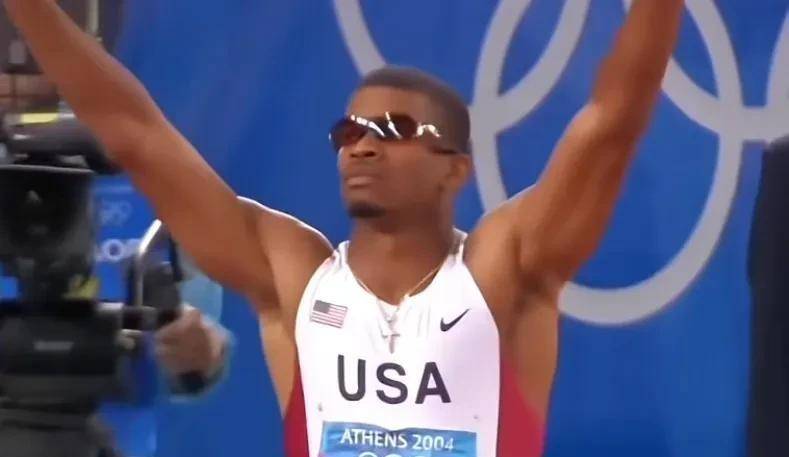 刘翔奥运夺冠,特拉梅尔再陪跑,多次银牌难圆金牌梦