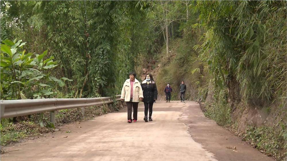 对她的母亲李红英来说,刘雯静的出生更像是一个错误