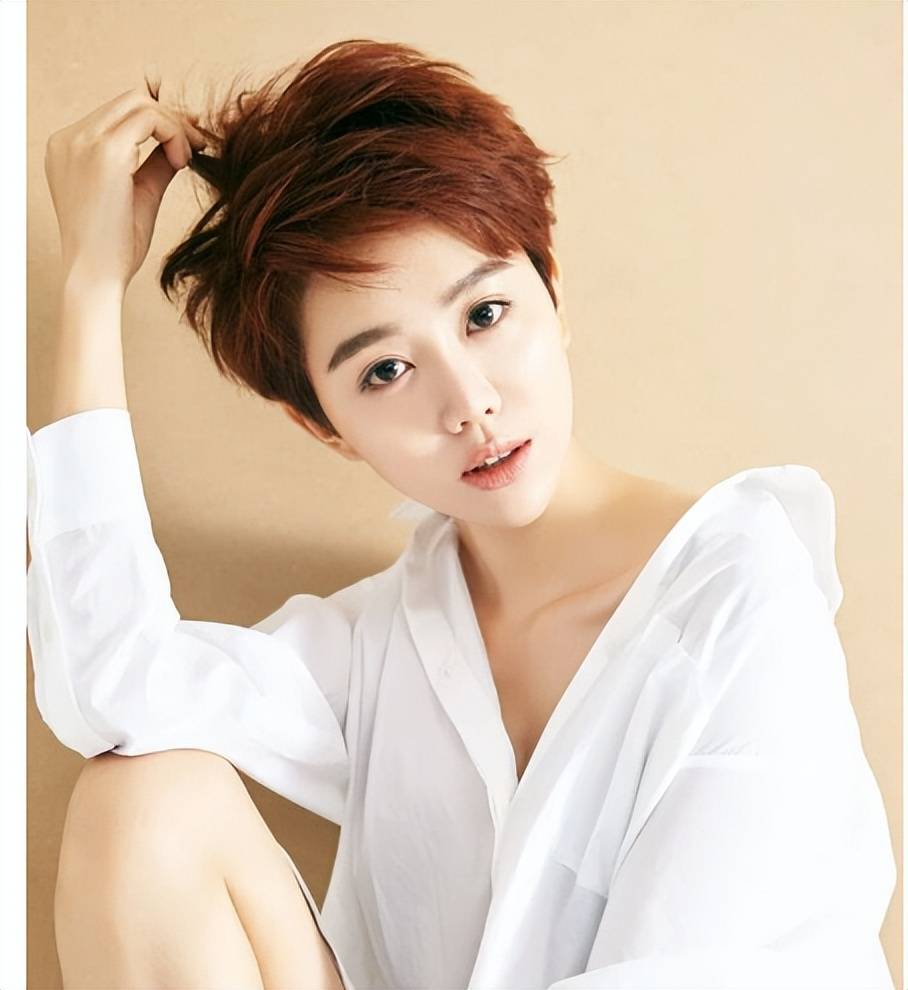 他坦言,自己心目中的理想型就是像姜妍这样温柔善良