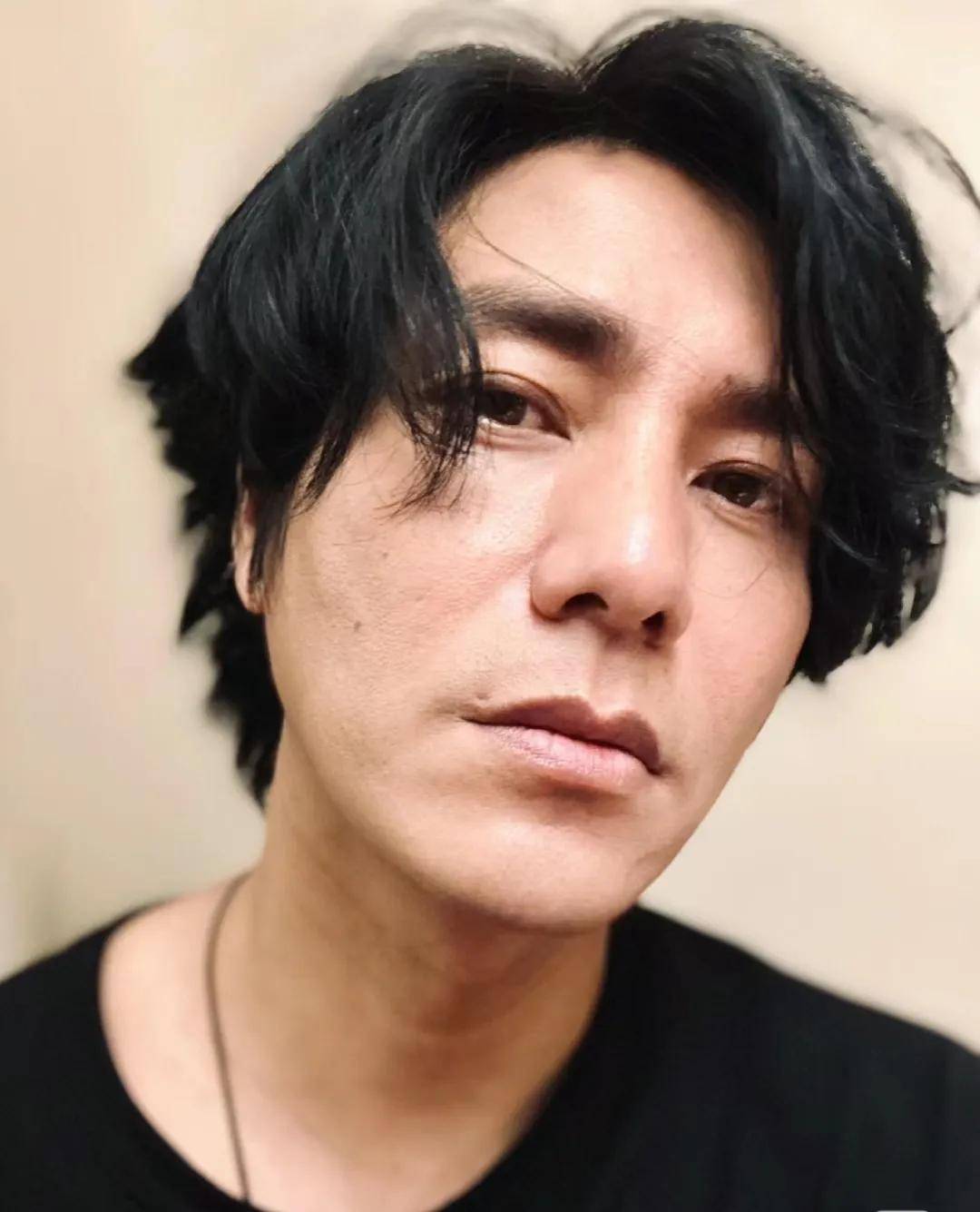 陈坤医美后怎么看着有点像贾乃亮?你还能认出他吗?
