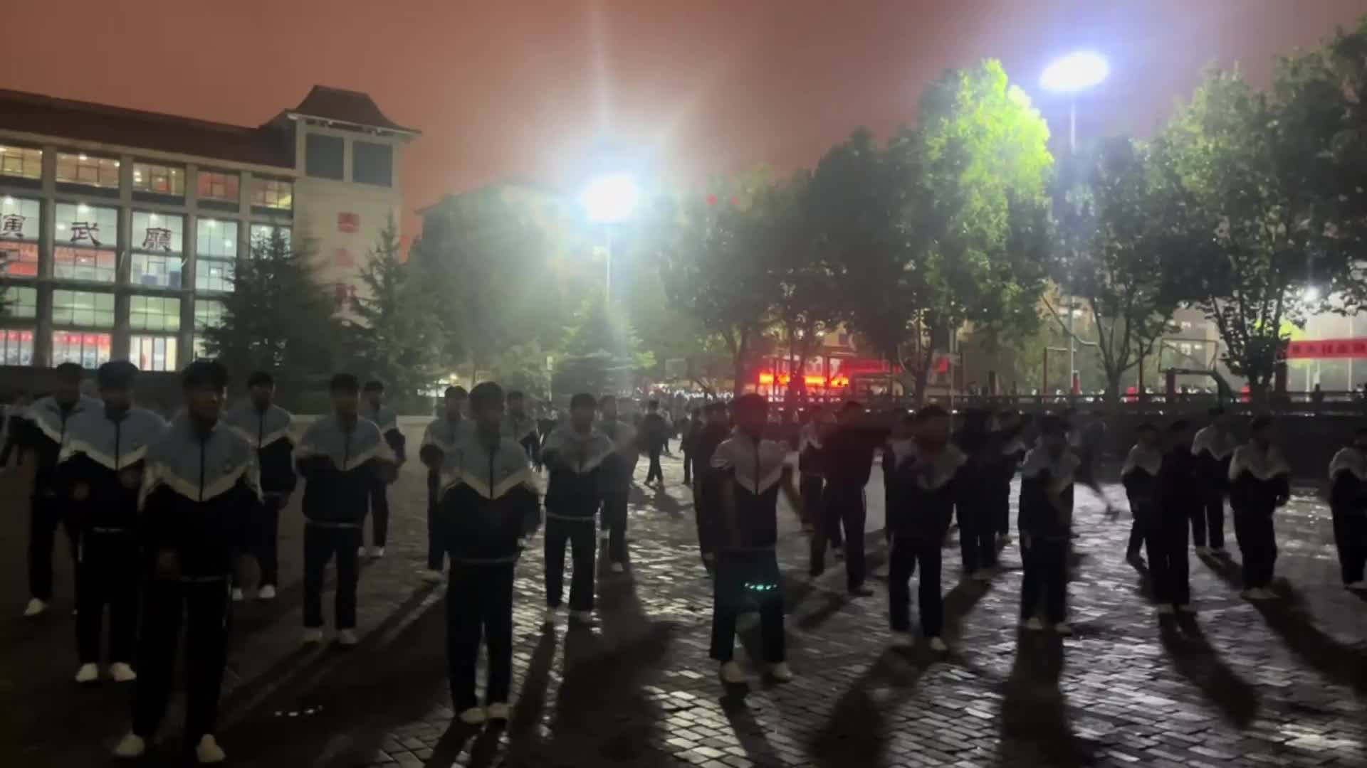 夜色为幕,汗水为墨丨延鲁武校晚课