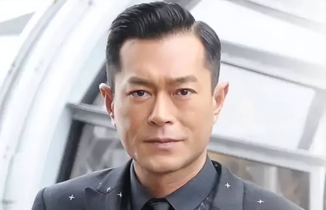 古天乐老了,梁朝伟老了,星爷也老了,而70岁的他看起来却像40岁