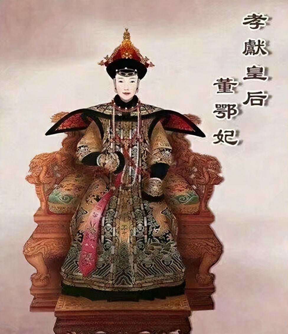 董鄂妃出身满洲的军功世家,18岁时被选入宫中,初封为娴妃,因深得顺治