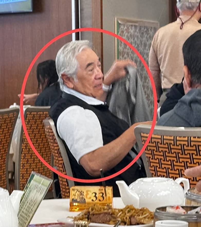 tvb老戏骨秦沛现状:定居加拿大,80岁精神抖擞,和日本妻子恩爱