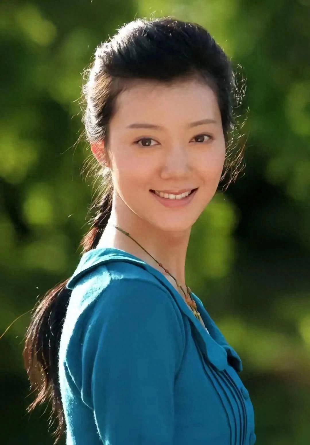 母亲王丽云是话剧舞台上的常客,父亲车晓彤因饰演西游记中的金角大王