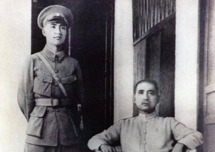 1925年,孙中山去世后,寂寂无名的蒋介石是如何成功上位的?