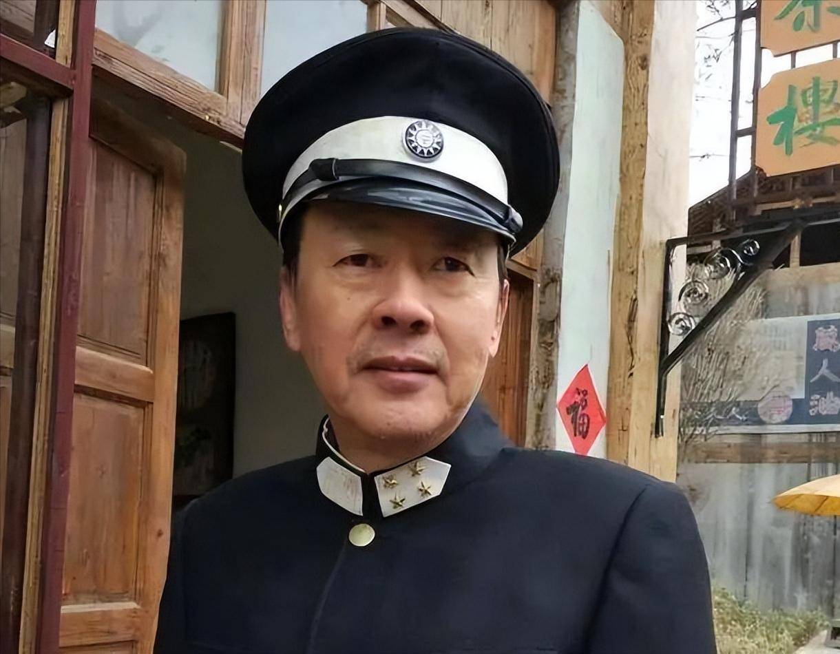 老戏骨侯天来:戏里猥琐变态,生活中痴情好男人,他对妻女有亏欠