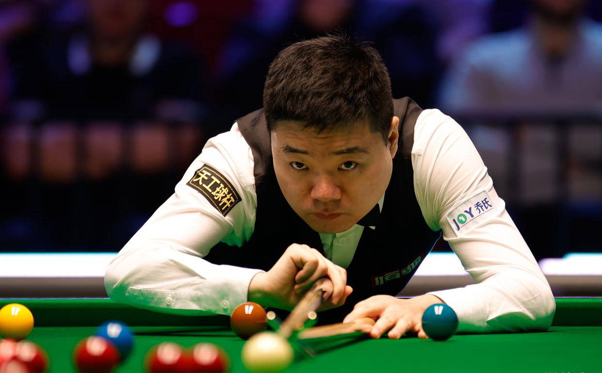 丁俊晖逆转失败,连输2局被墨菲反超!加里威尔逊笑纳大礼送出惊天翻转!