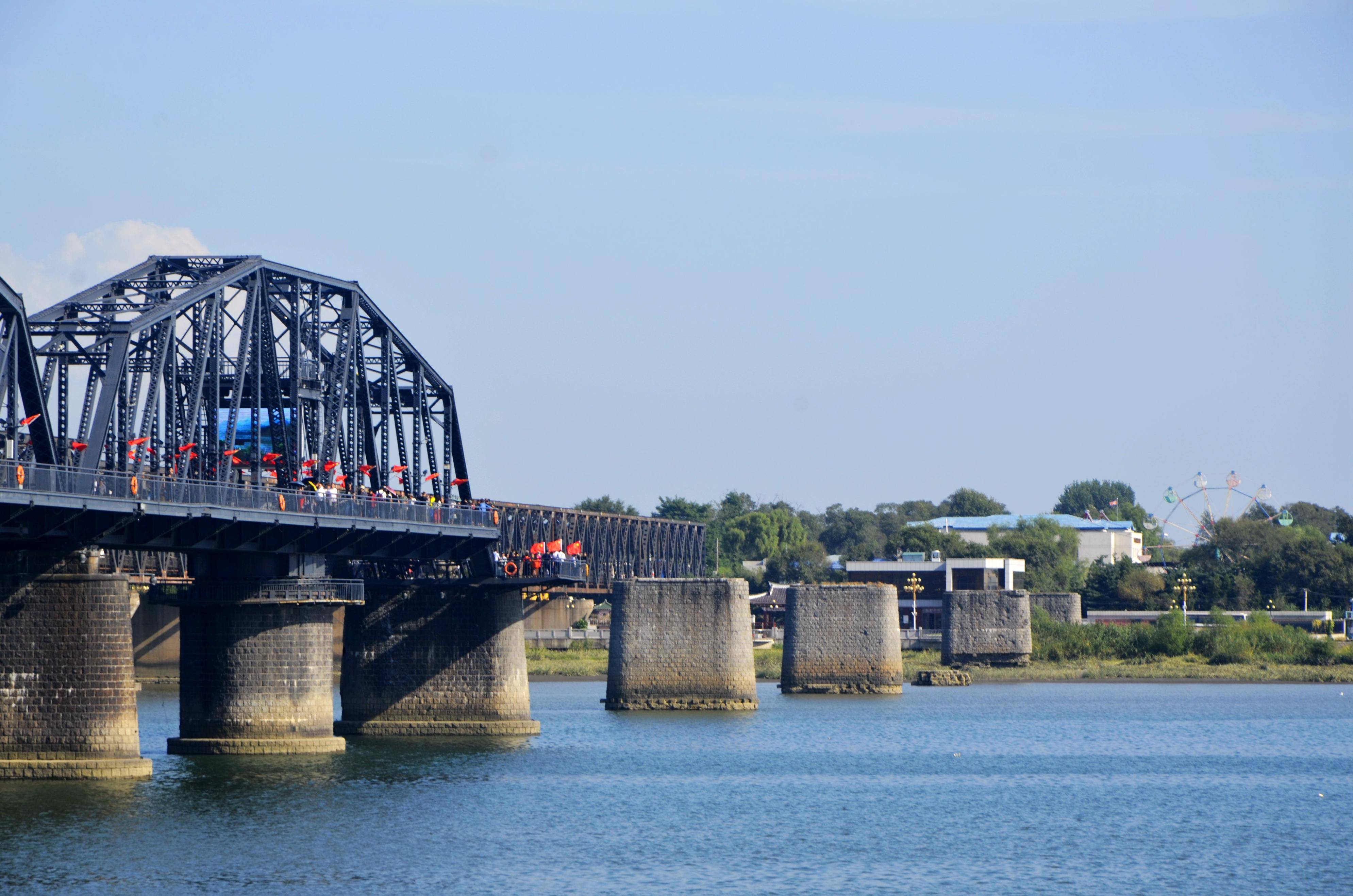 中朝鸭绿江大桥,我国耗资22亿建设,为何建成后8年还不通车?