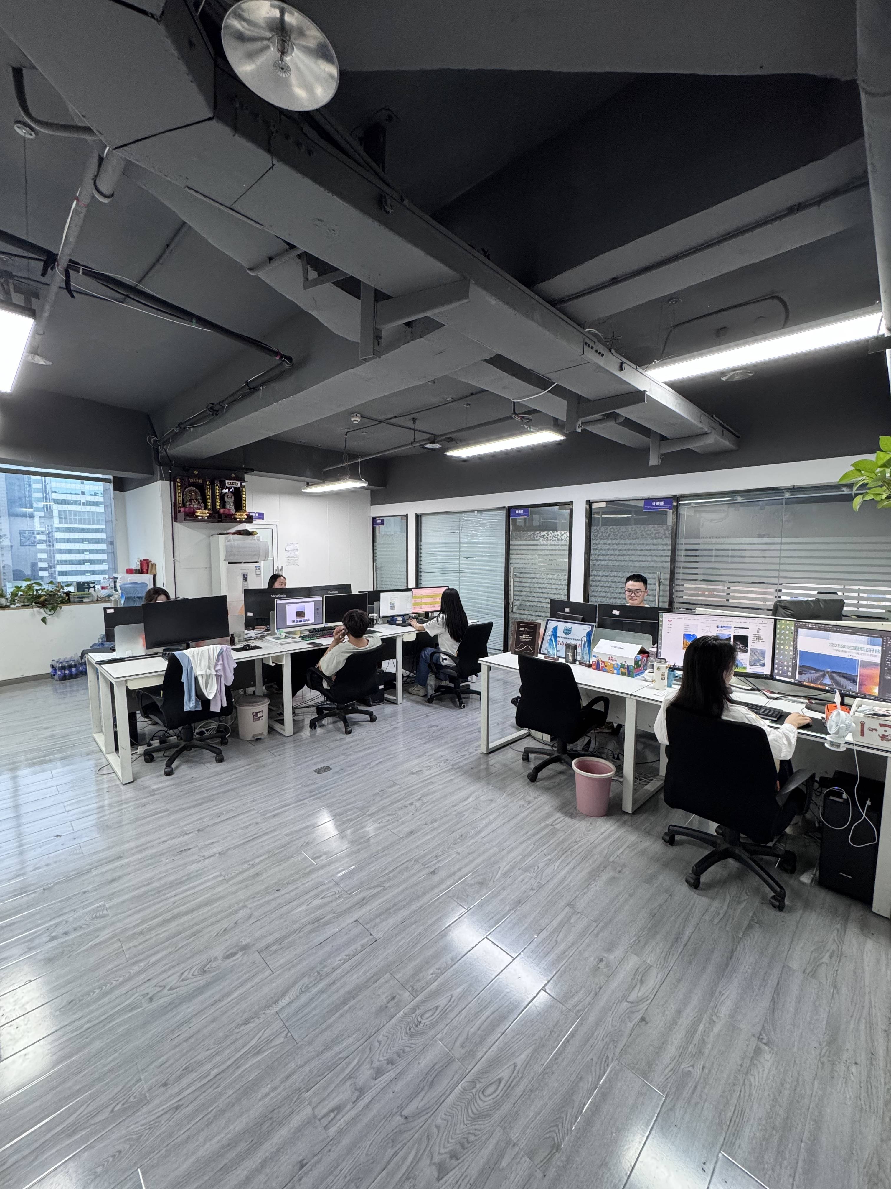 携游户外拥有50余名职业户外领队均持有中国登山协会户外指导员证或
