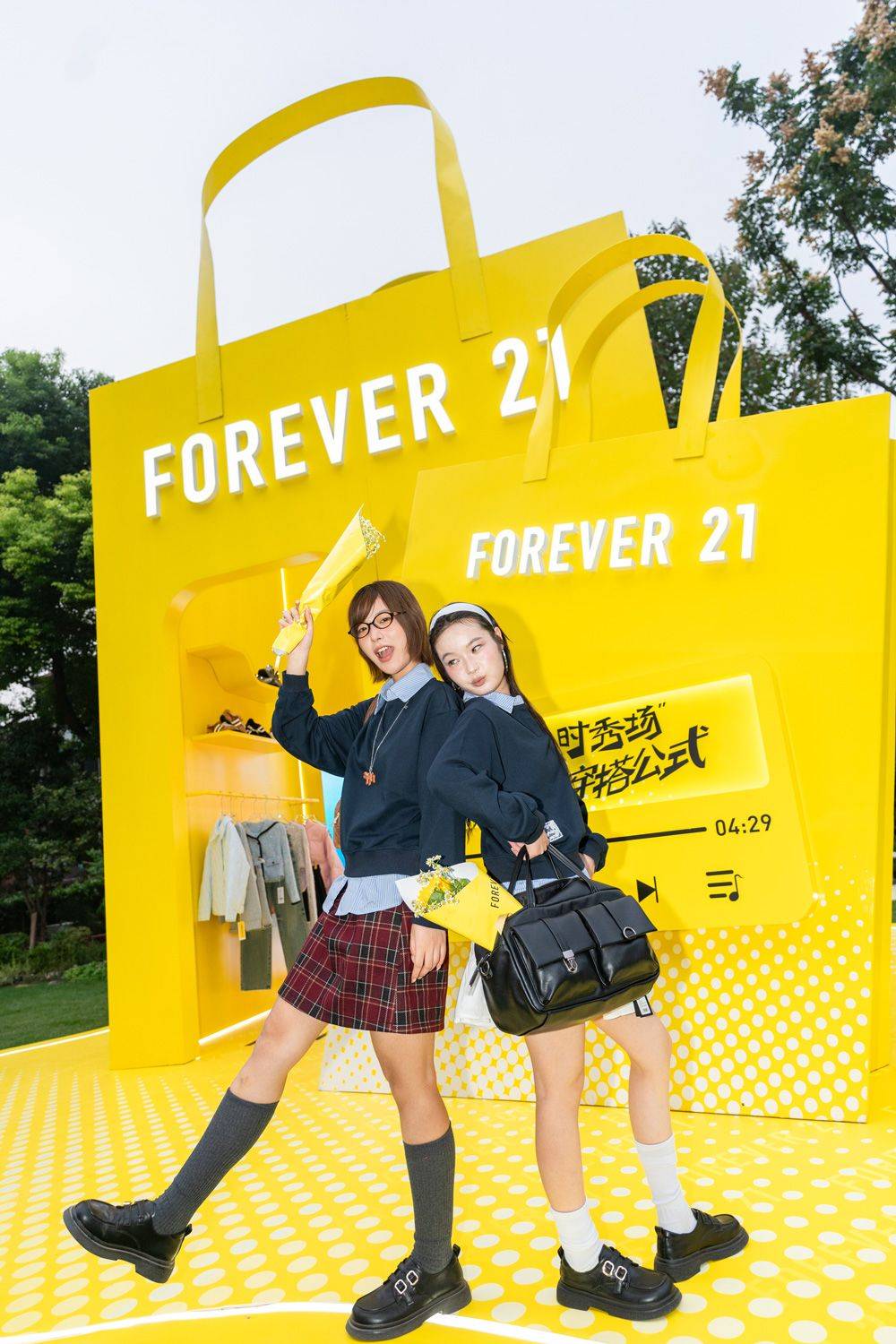 Forever 21 “随时秀场”主题快闪空间亮相上海时尚周末