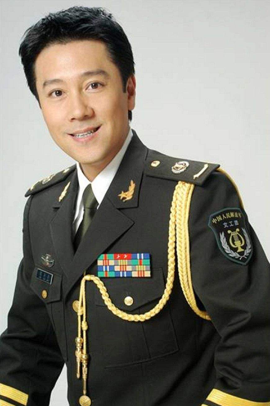 蔡国庆:拒绝那英,娶圈外女友为妻,今儿子成骄傲