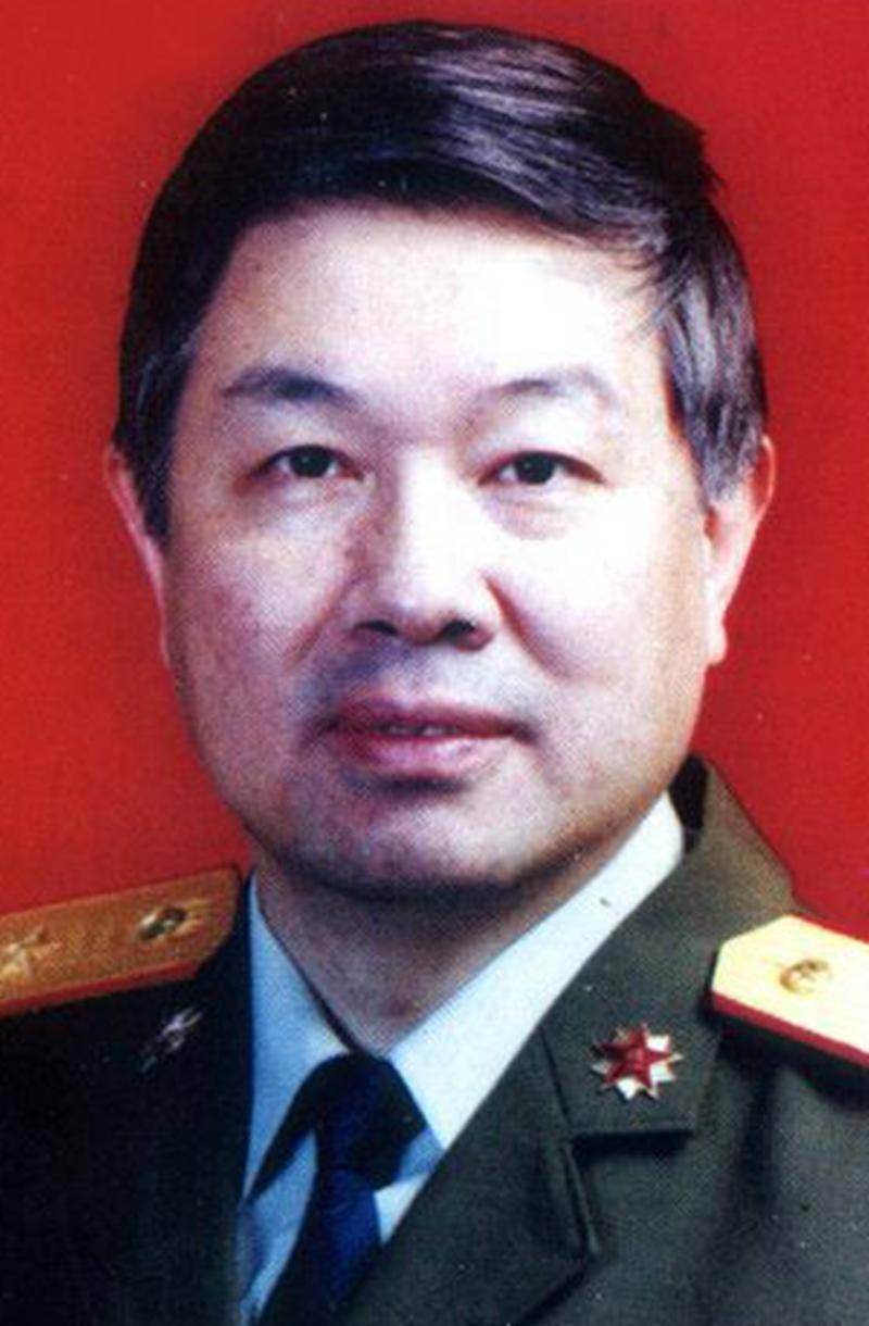他44岁担任福州军区副政委,56岁却选择自杀,两个儿子都是中将