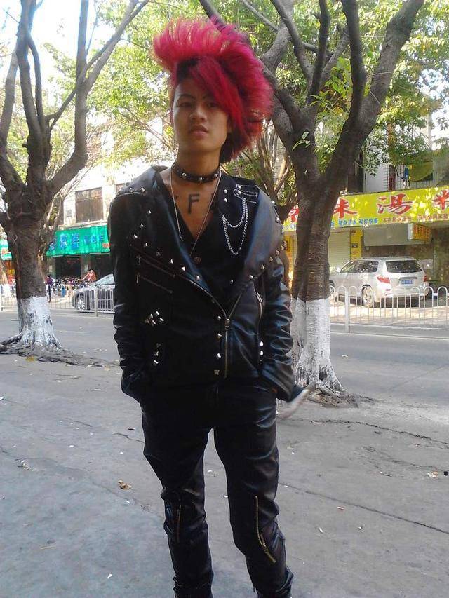 "杀马特"的创始人罗福兴,15年过去了,他的现状如何?