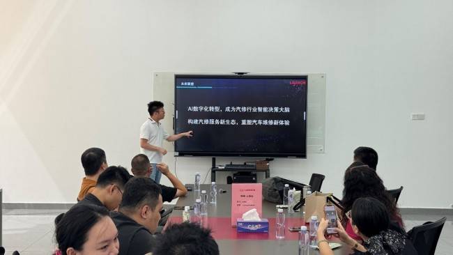 龙岗区坂田街道宣传部携多家媒体齐聚元征，共话“元征AI智能维修”的数字化发展(图4)
