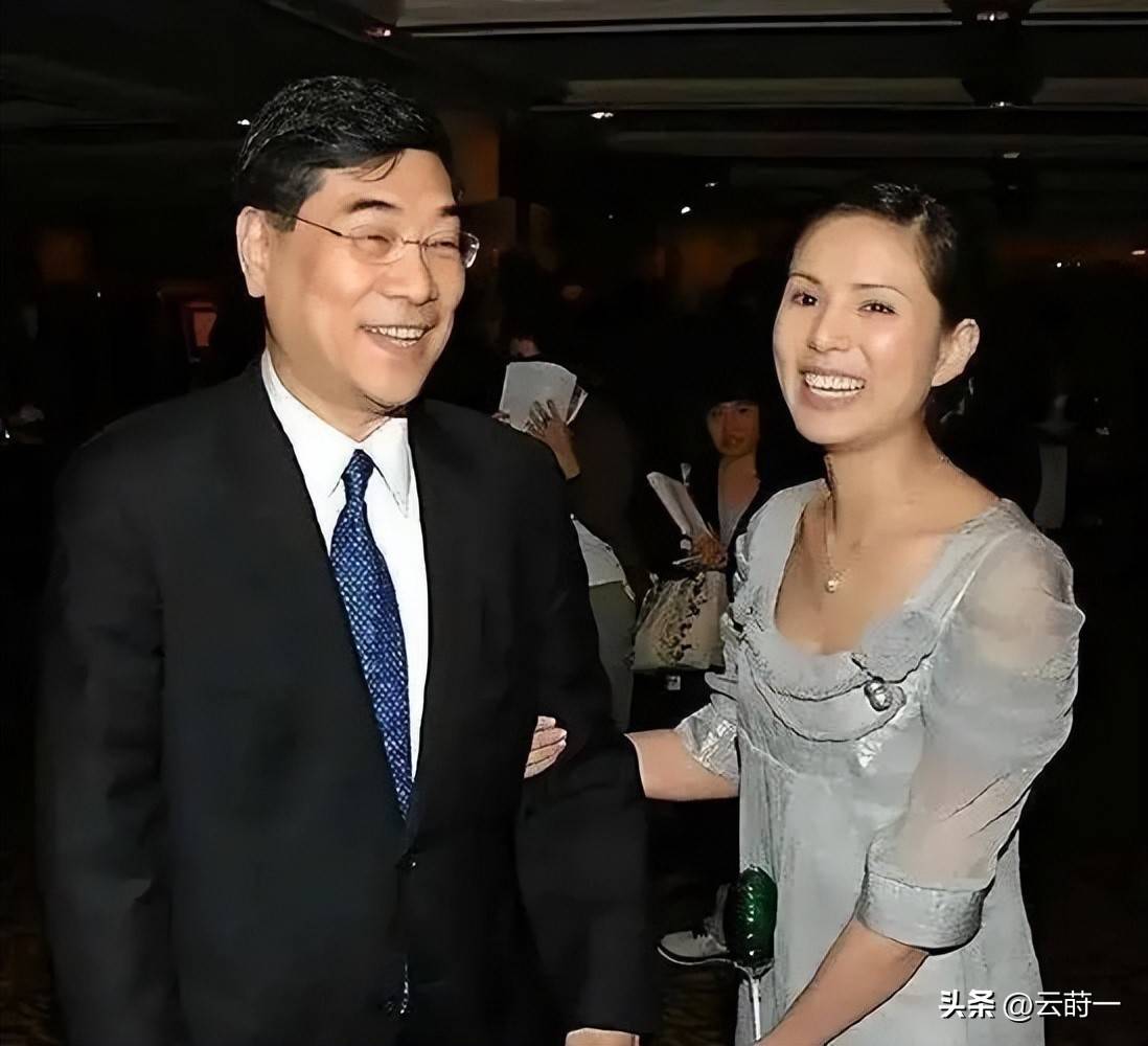 李若彤其实也想和郭应泉快点结婚,每次问起他,郭应泉就会说因为公司