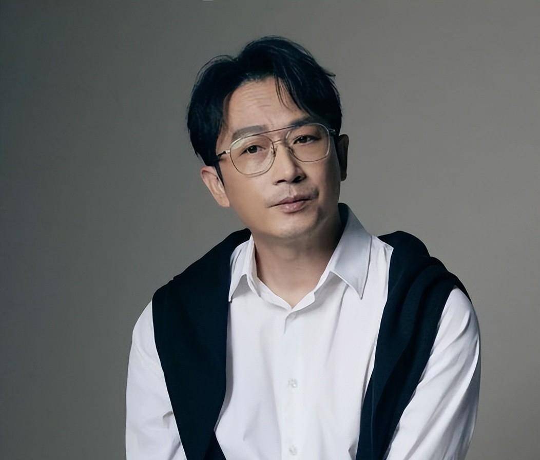 戏里戏外保持距离,如今儿子终于继承父业