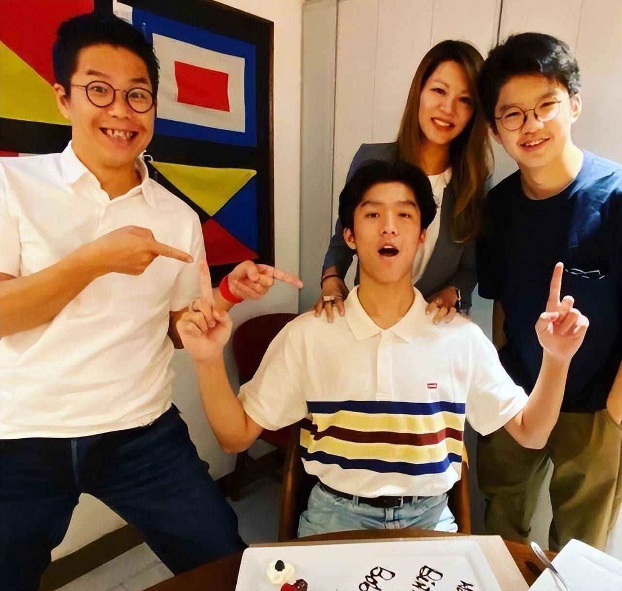 她出身富裕家庭,貌美有才,嫁林晓峰生2子,18年婚姻终结有原因