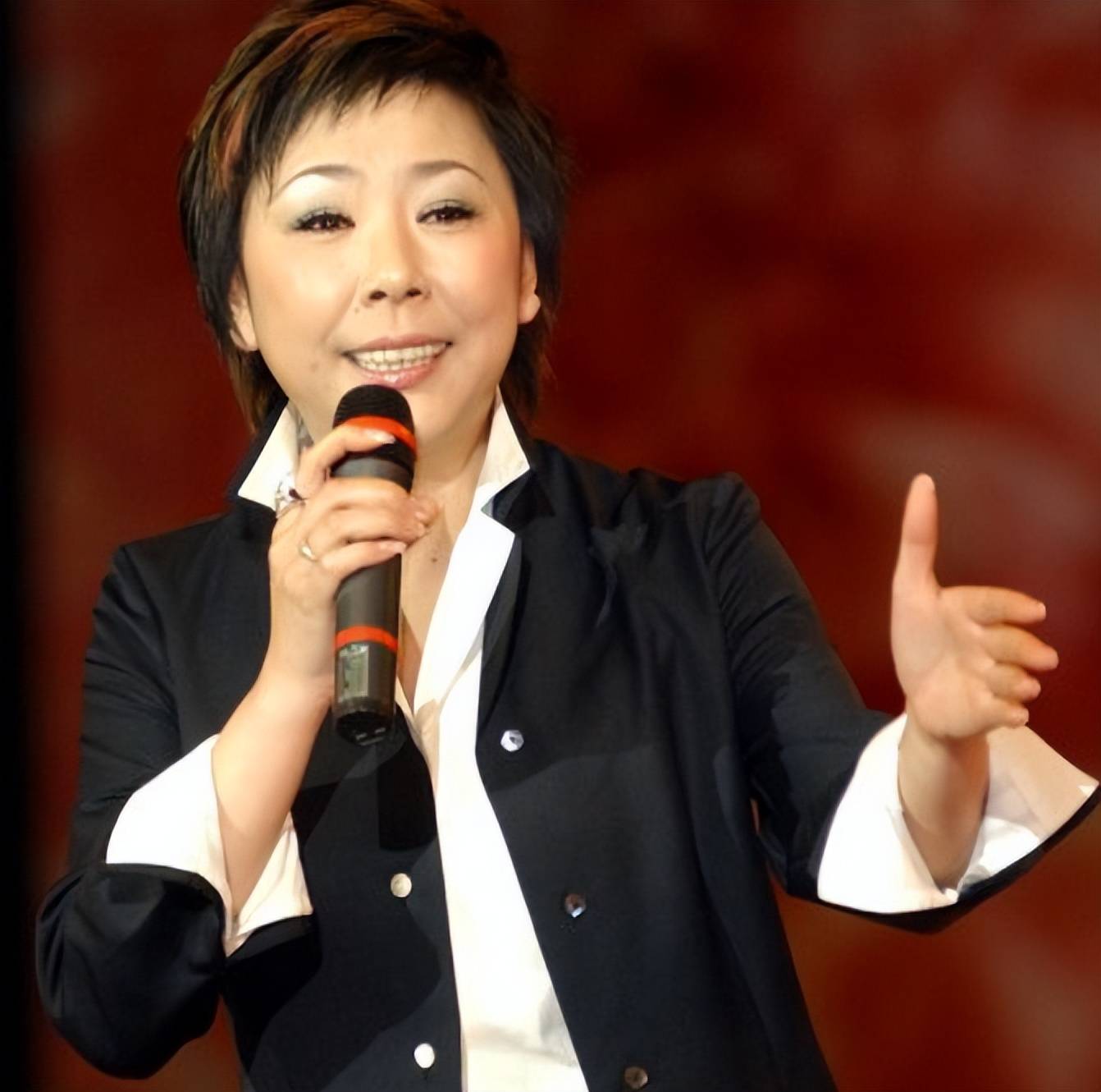 赵本山御用歌手衡越:错付10年青春被抛弃,儿子生父成谜