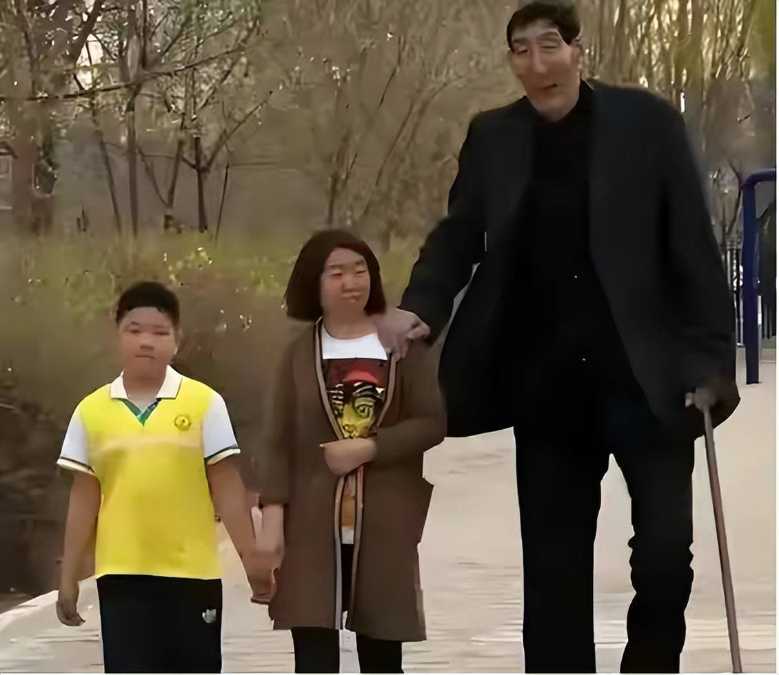 不顾医生劝阻执意生孩子,被称为第一巨人的鲍喜顺,如今过得怎样