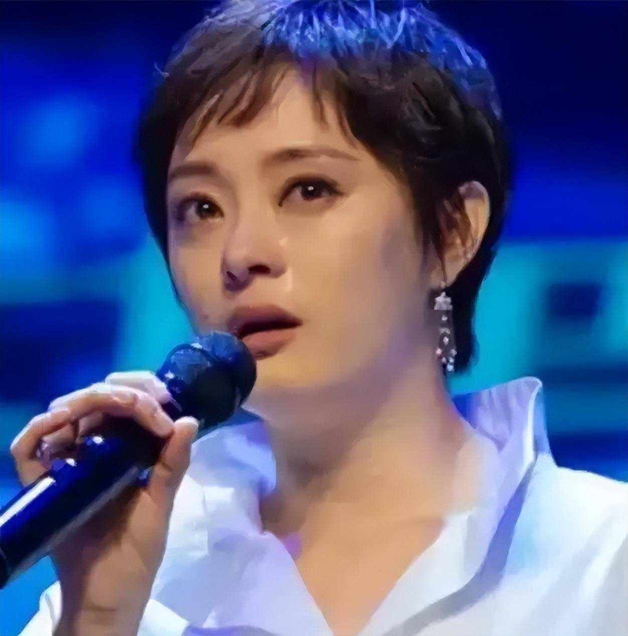 2006年孙俪被资助4年的白眼狼反咬向海清走到今天怪谁?