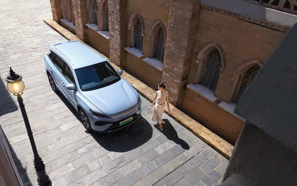 比亚迪宋家族上新，9.98万起开走智能SUV，太懂打工人了！