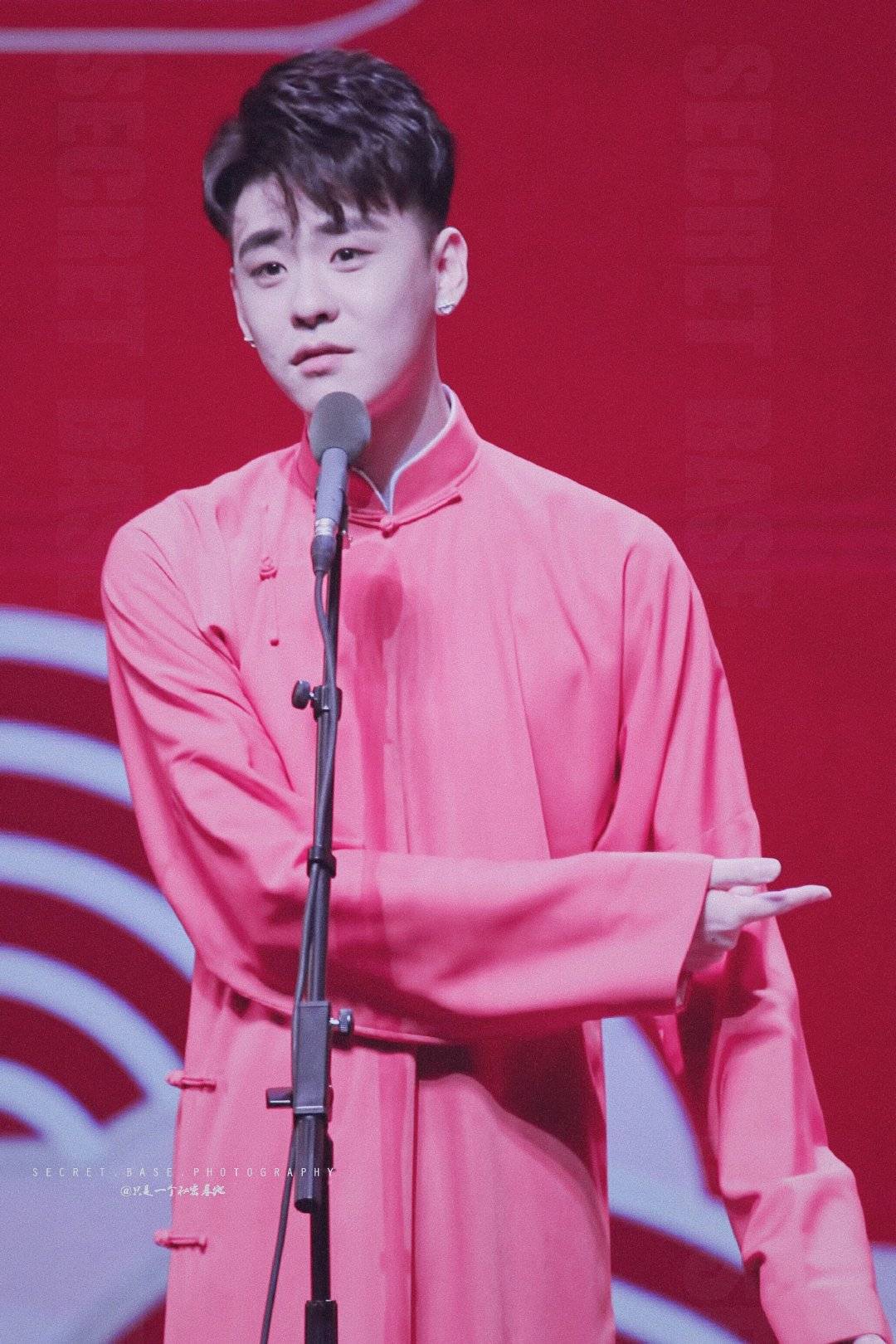 张云雷再度接受媒体采访自我介绍去掉了德云社去掉了演员标签