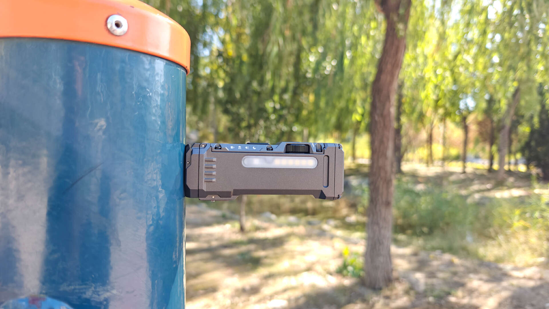 颇多乐趣的EDC多功能手电,有这一个就够了!务本X4硬朗手电体验