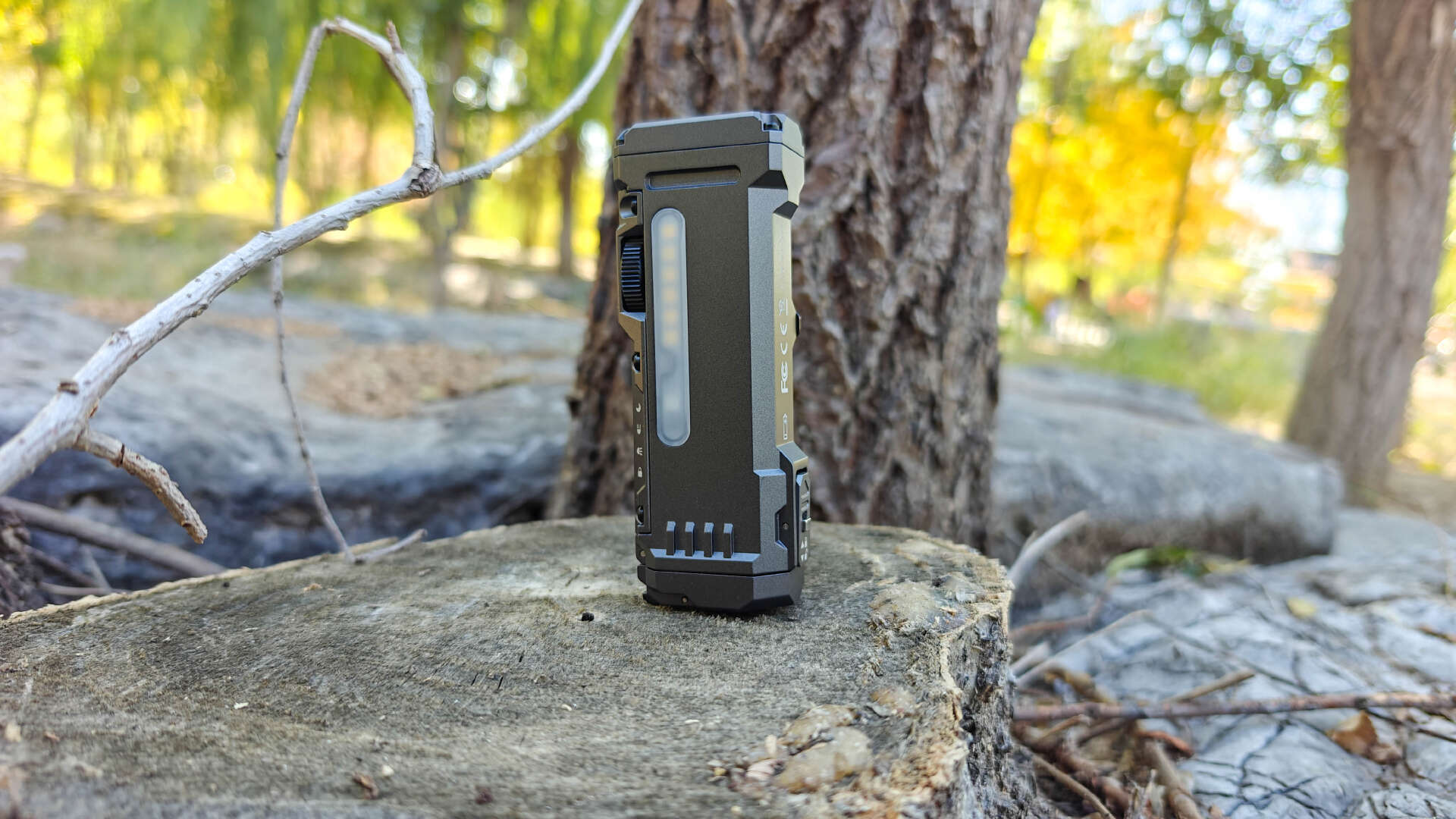 颇多乐趣的EDC多功能手电,有这一个就够了!务本X4硬朗手电体验