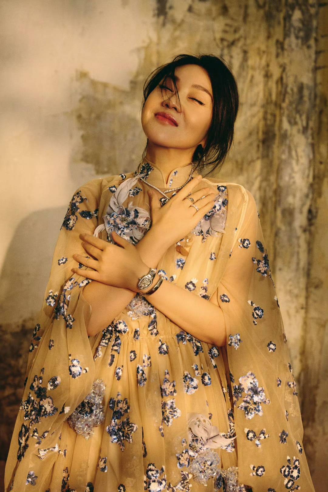 闫妮:与前夫还是朋友,生活中小迷糊,女儿和她一样漂亮