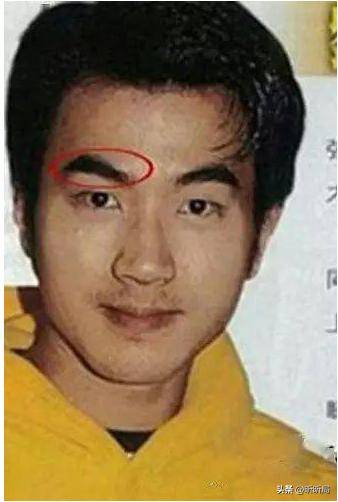 靠整容翻身的5位男星,个个换脸后事业一飞冲天,来看看都是谁