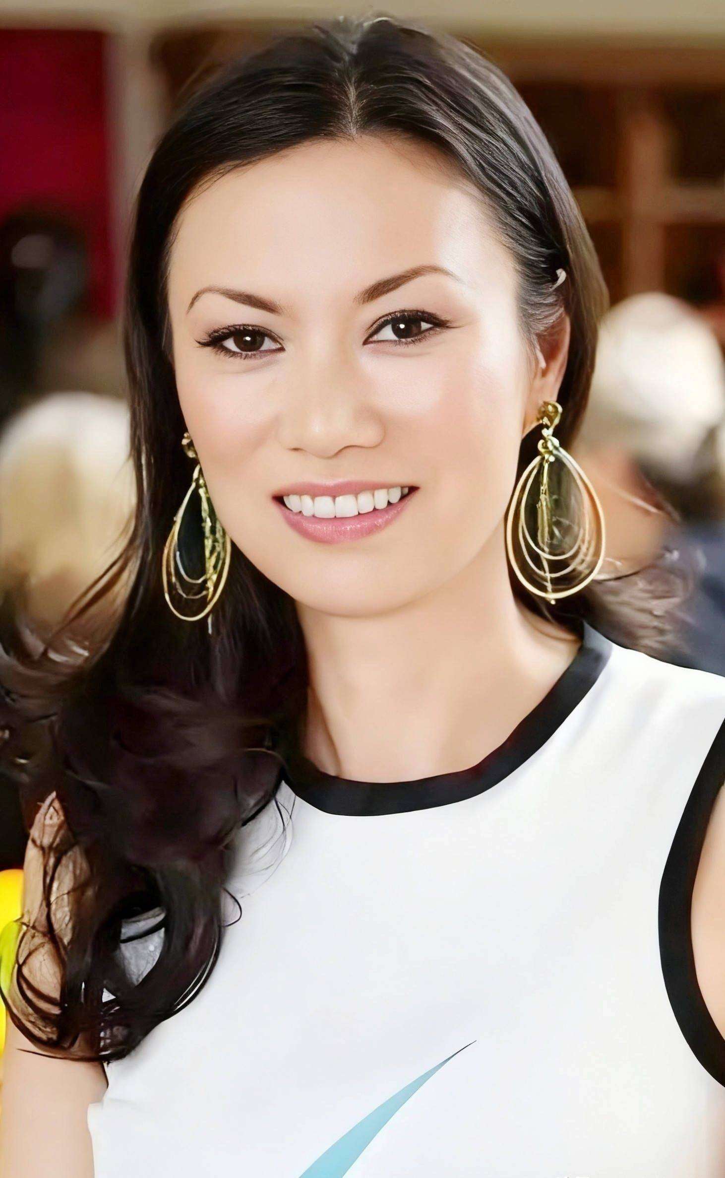 2013年默多克察觉到邓文迪与布莱尔之间的关系后提出了离婚