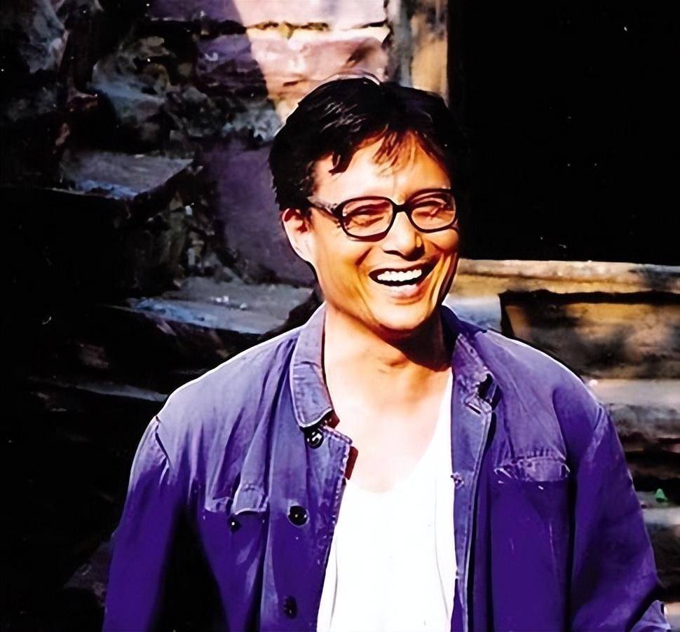 抛弃流产6次发妻,现在仅靠街头卖肉为生