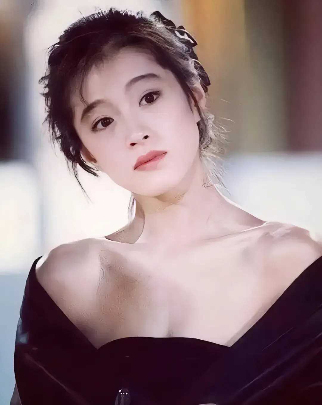 中森明菜,曾惊艳了整个日本的绝世歌姬,怎么会有人忍心辜负她