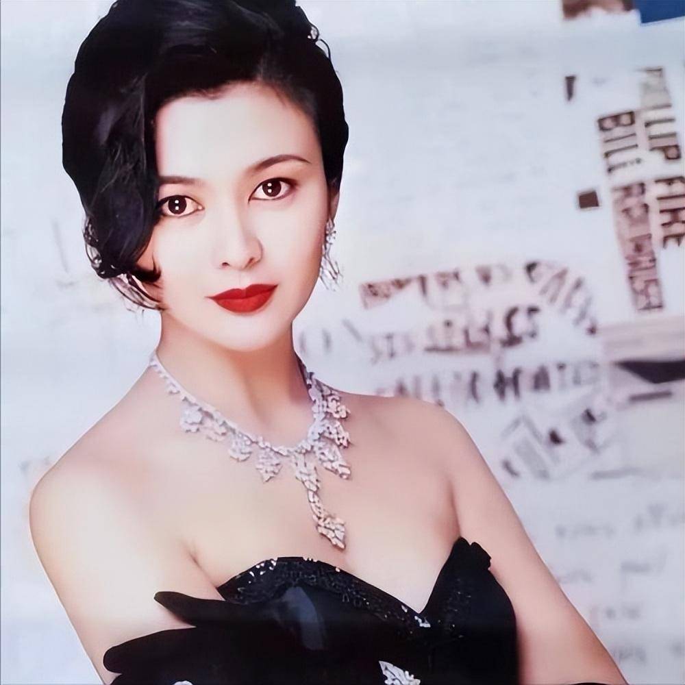 关之琳:爱了6个富豪,专找有妇之夫,最后折在刘嘉玲手上也活该