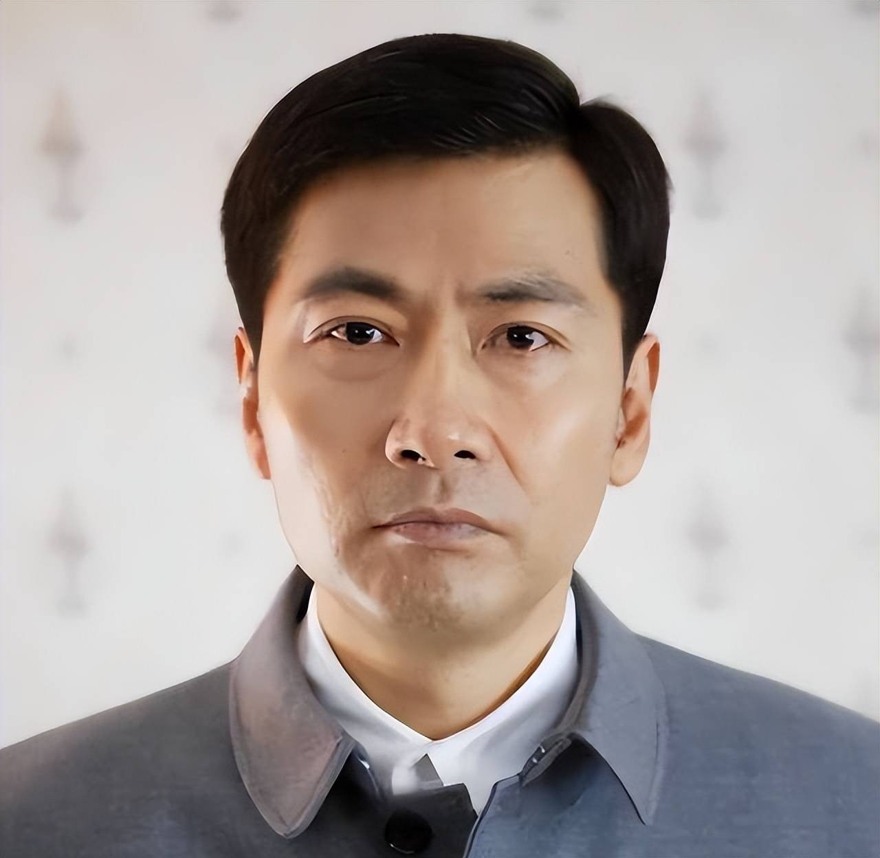 陆剑民和胡月的生活无声地诠释了家庭文明的意义,他们默默地为社会