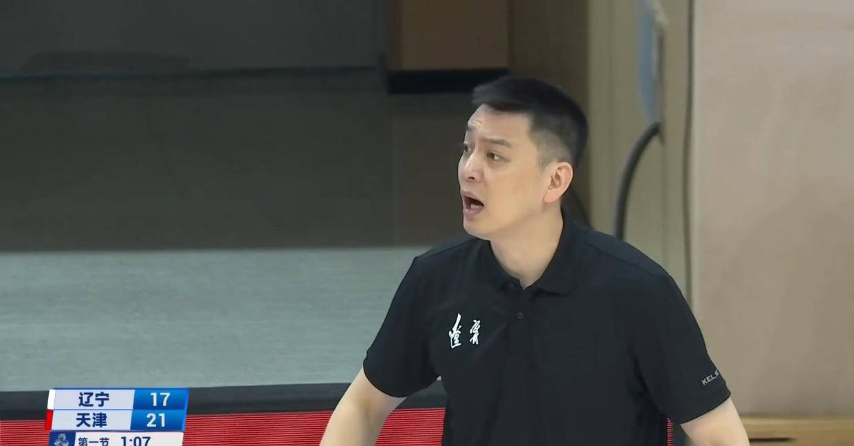 辽宁男篮小组4连胜晋级8强，韩德君砍下21分，赵继伟表现出色