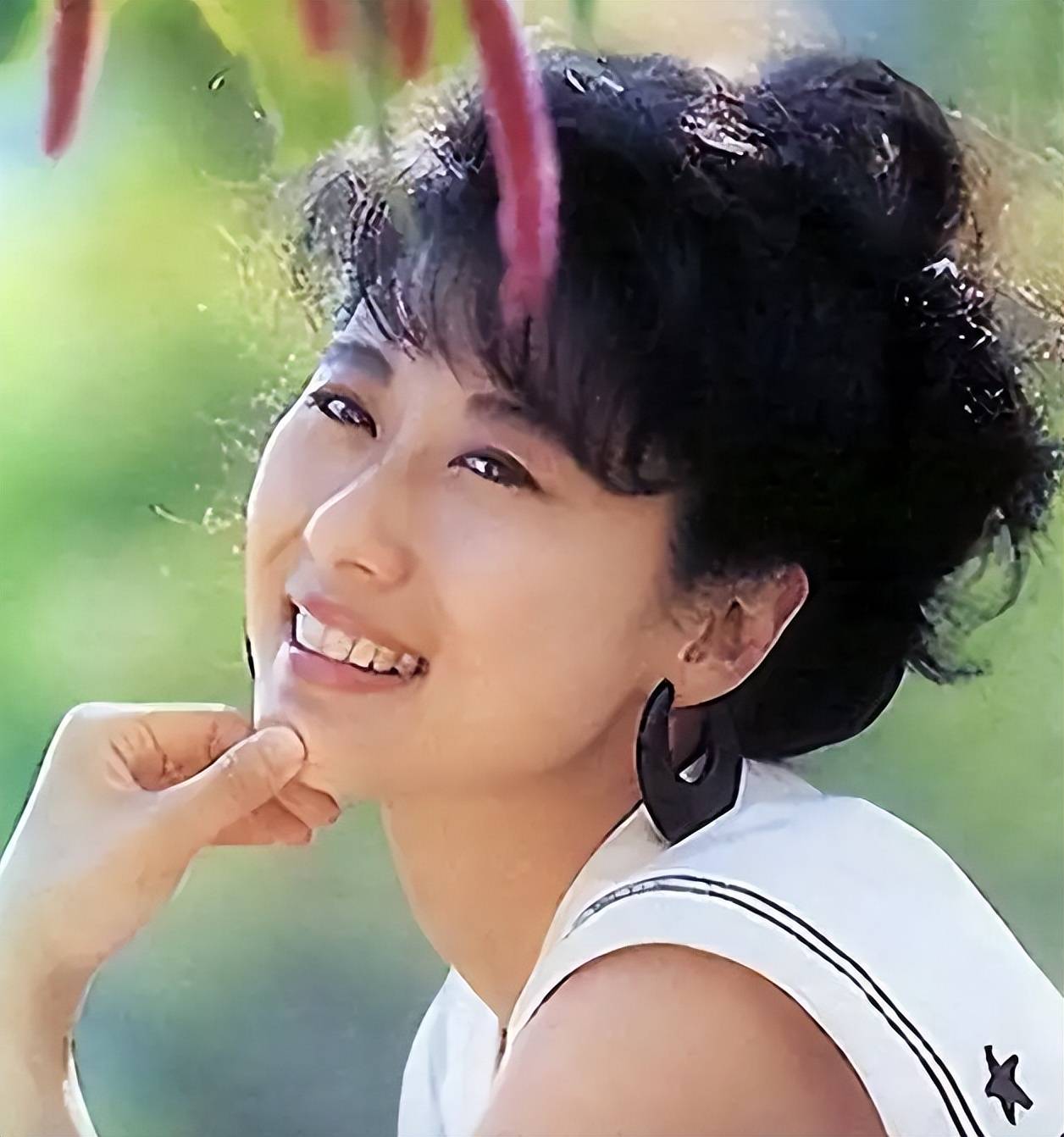 一代"天后"叶倩文:嫁给林子祥26年,一生无儿女,61岁满头白发