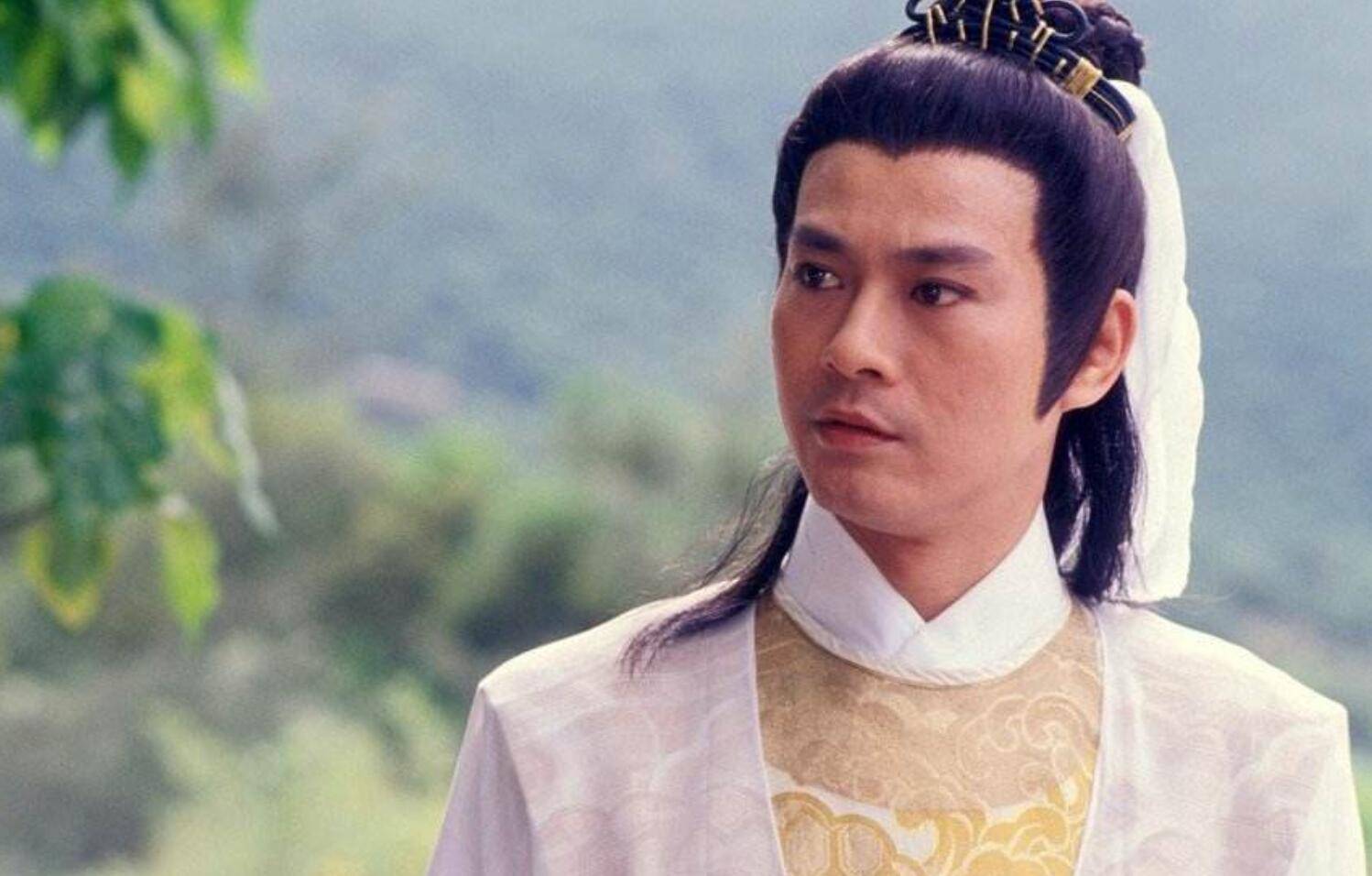 首先,这是古龙为楚留香设计的独特人设,塑造他成为一个与众不同的侠客